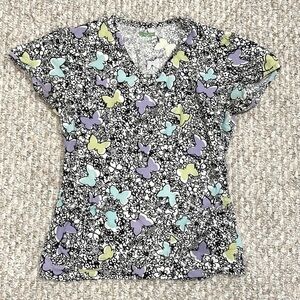 🔥Health pro scrub top multicolour with butterfly’s XS